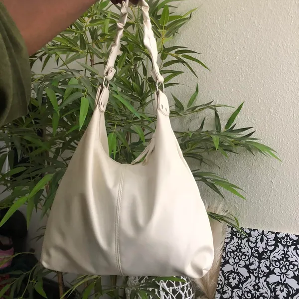 White Coquette leather shoulder hand bag purse with ruffle detail strap - Image 3