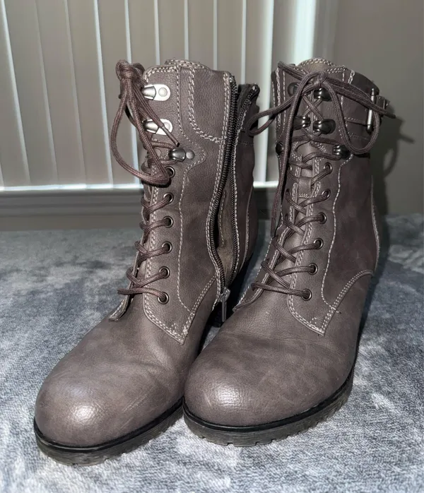 Boots Gray Size 8 - Image 2