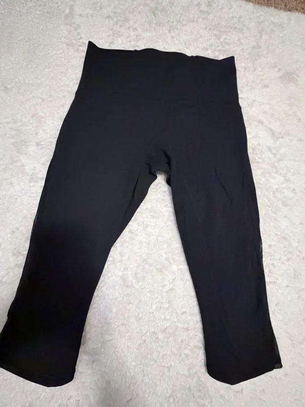 lululemon athletica black train times crop leggings size 10 - Image 2