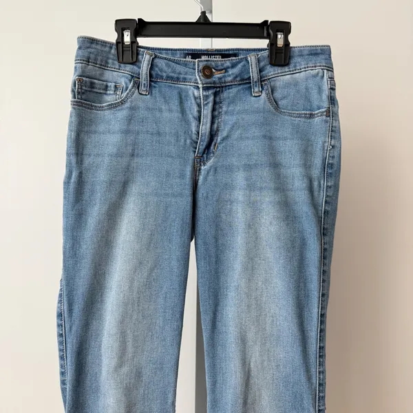 Hollister Low Rise Boot Jeans Light Wash‎ Women Size 4R 27R Classic Stretch - Image 2
