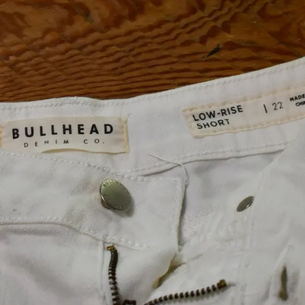 Bullhead Denim Co. White Distressed Low Rise Denim Shorts, Size 22 - Image 4