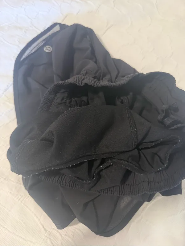 Lululemon Hotty hot 2.5” shorts - Image 3