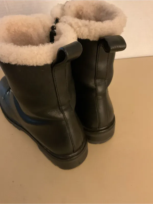 kate spade women Black leather faux fur Jemma platform combat heel boots US 7.5 - Image 4