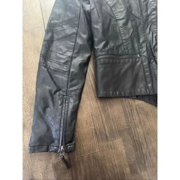 Women BlankNYC black faux leather MC type style. Size Large - Image 5