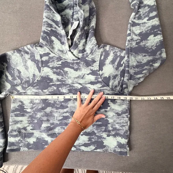 Lululemon Loungeful Cropped Hoodie Women 6 Heritage Camo Blue Fleece LW3FPWS - Image 8