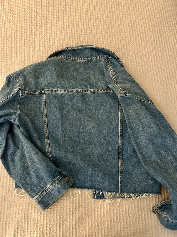 Old Navy Oversized Raw Hem Jean Jacket  - Image 3