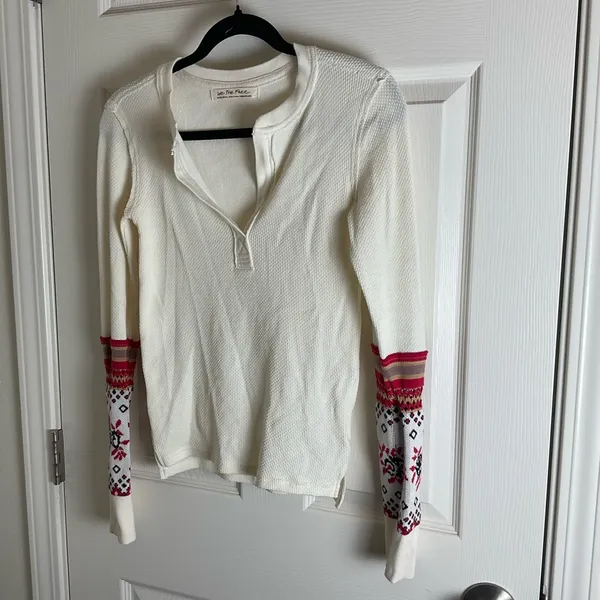 We The Free Cream Top with Red Patterned Sleeves Size XSMALL - Image 3