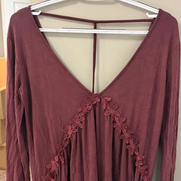 $70 NWOT POL Boho Chic Floral Embroidered Babydoll Tunic – Deep Burgundy S - Image 6