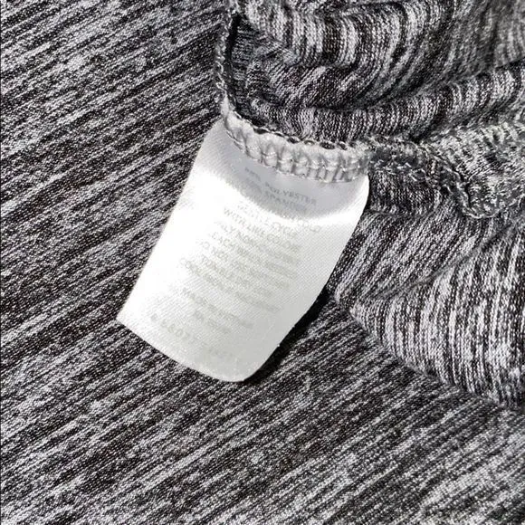 5/$30 🎈 Dip women’s medium‎ heather grey tee Gray - Image 4