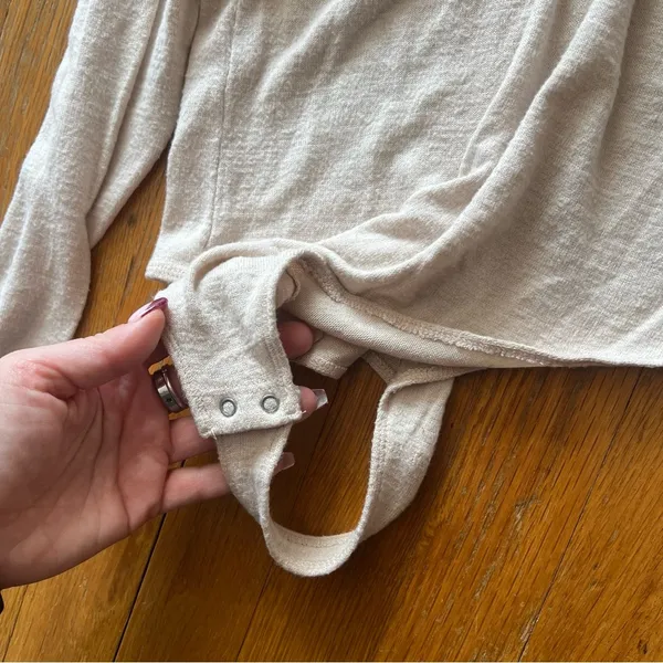 Abercrombie and Fitch body suit size M - Image 5