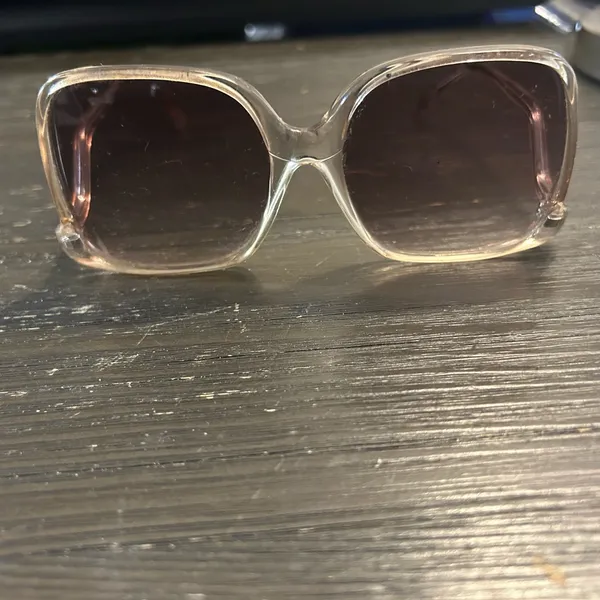 Stylish Women's Sunglasses - Image 7