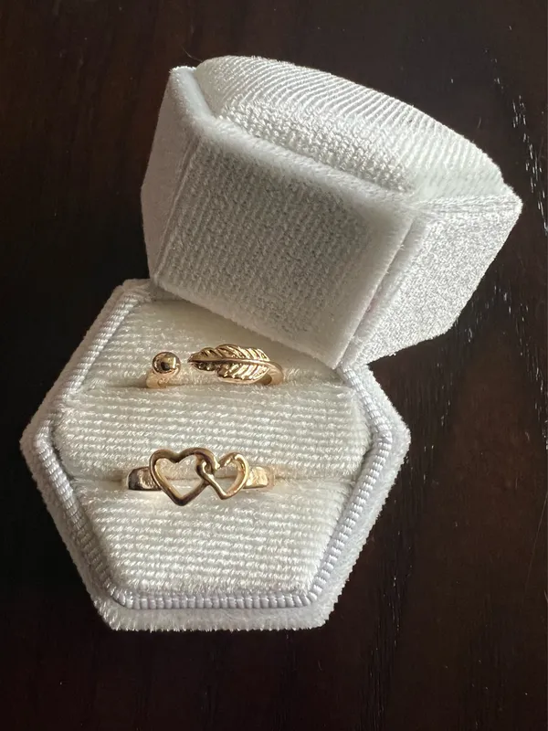 10k Gold Plated (2) in a Set Toe Rings NWT - Image 2