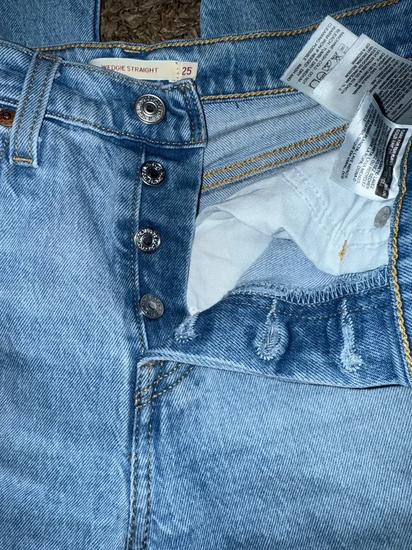 Levi’s Jeans Straight Wedgie High-Rise Distressed - Image 2