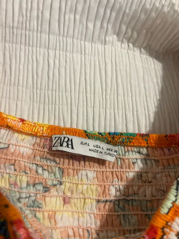 ZARA NWOT  puff sleeve top - Image 3