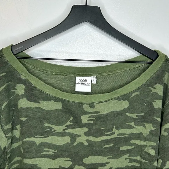 Good American Women’s Green Off The‎ Shoulder Camo Sweatshirt Size 4 - Image 6