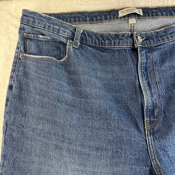 Abercrombie & Fitch Plus 22‎ Jeans Curve Love The 90's Straight Ultra High Rise - Image 4