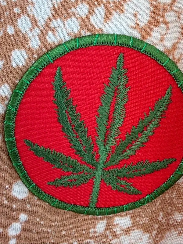Distressed bleached khaki & cream off - Image 3