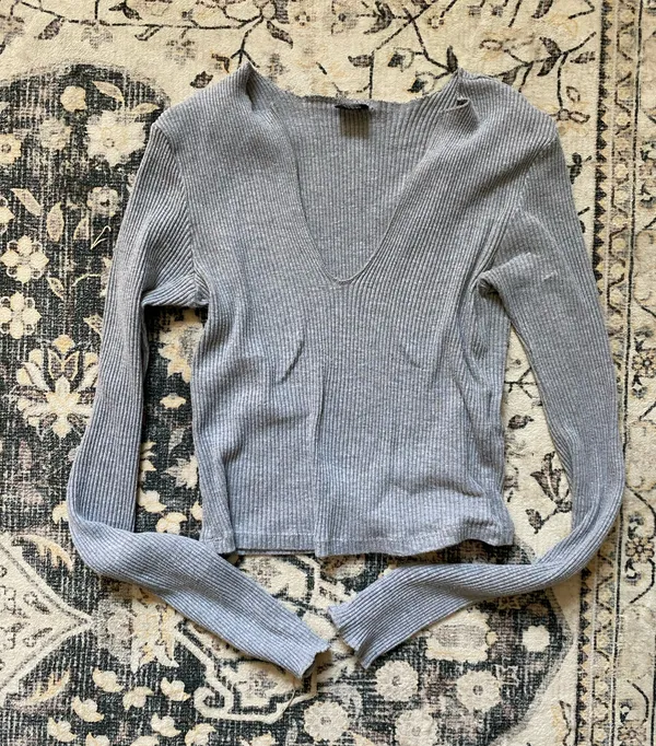 BDG Urban Outfitters Grey Ribbed long sleeve crop top - Image 2
