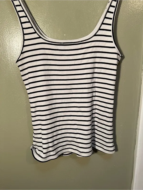 Eri + Ali Women’s Size Medium Janesse Ribbed Top Striped White Black Scoop Neck - Image 9