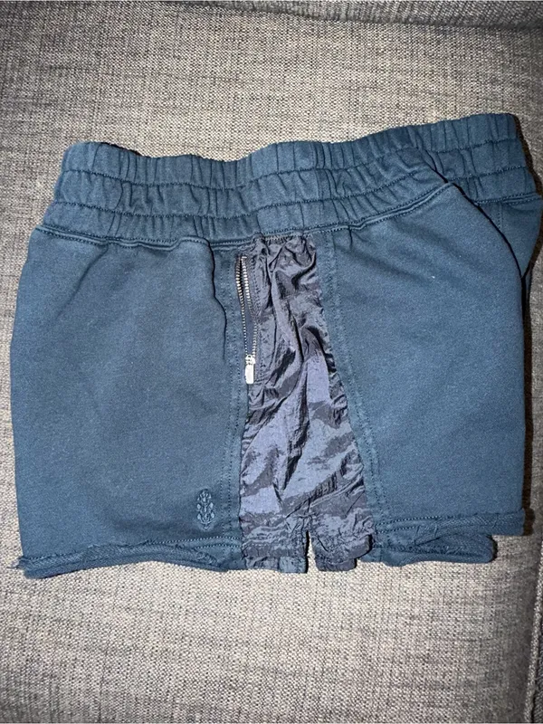 FREE PEOPLE MOVEMENT Half Way There Shorts! Women’s M! Navy on navy! Like new! - Image 10