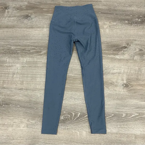 Beyond Yoga Alloy Sparkle High waisted Midi Legging in Blue & Shiny Sparkle XS - Image 7