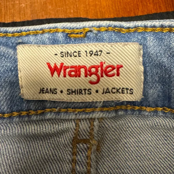 2234 | Wrangler High Rise Vintage Distressed Denim Shorts Light Wash Women 30 - Image 4