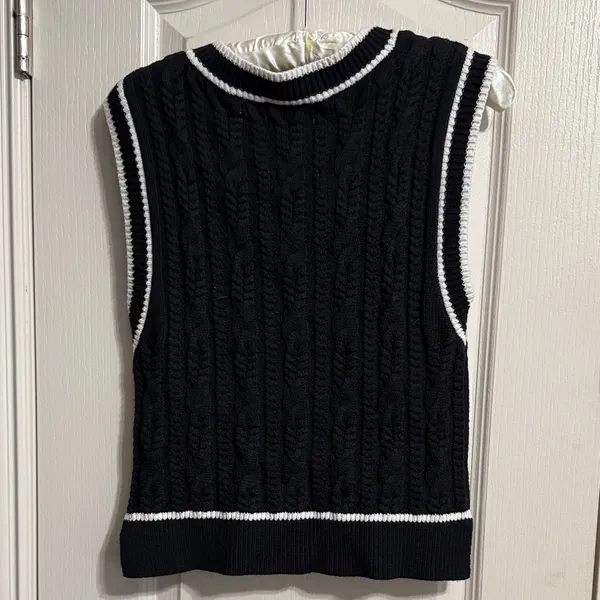 Abercrombie & Fitch Black Cable Knit Sweater Vest‎ Dark Academia Preppy Coquette - Image 3