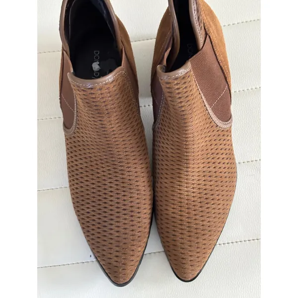 Donald Pliner Womens Tan Perforated Suede Pointed Toe Block Heel Ankle Boots 8.5 - Image 2