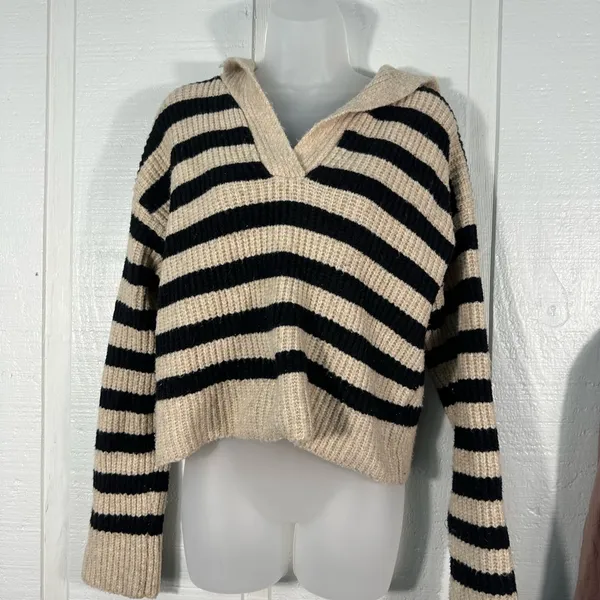 Sincerely Jules Black and Tan Striped Sweater Size Medium NWOT - Image 3