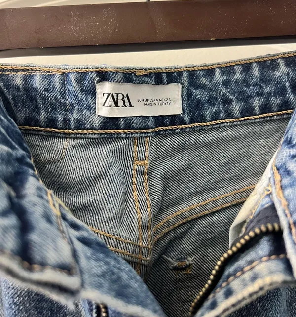 ZARA Distressed Straight Jeans High-Rise Leg - Image 3