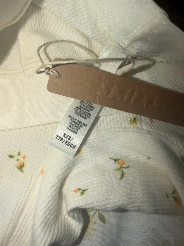 SKIMS | Intimates & Sleepwear | Skims Limited Edition Marigold Rosebud Print Box - Image 3