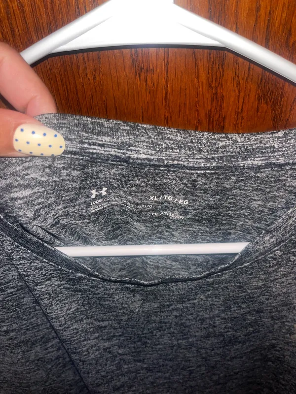 Women’s Under Armour HeatGear shirt - Image 3