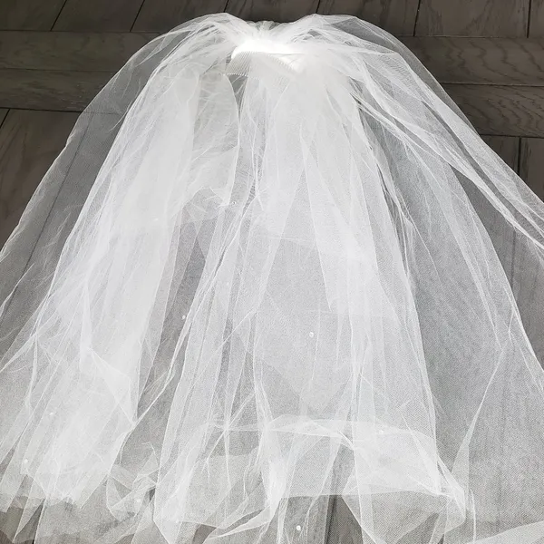 Wedding bridal veil with comb hair piece - Image 2