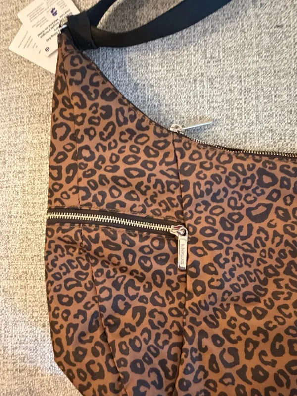 Lululemon Large Slouchy Sling Bag 13L Metal Hardware leopard print NWT - Image 7