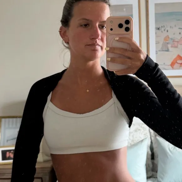 Old Navy Active Ballet sleeve pullover - Image 3