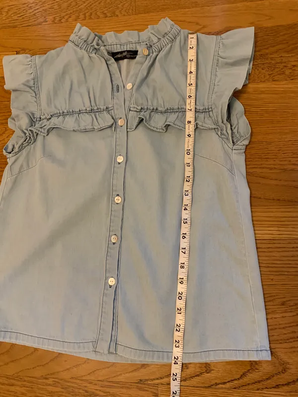Chambray sleeveless button up top size M Size M - Image 7