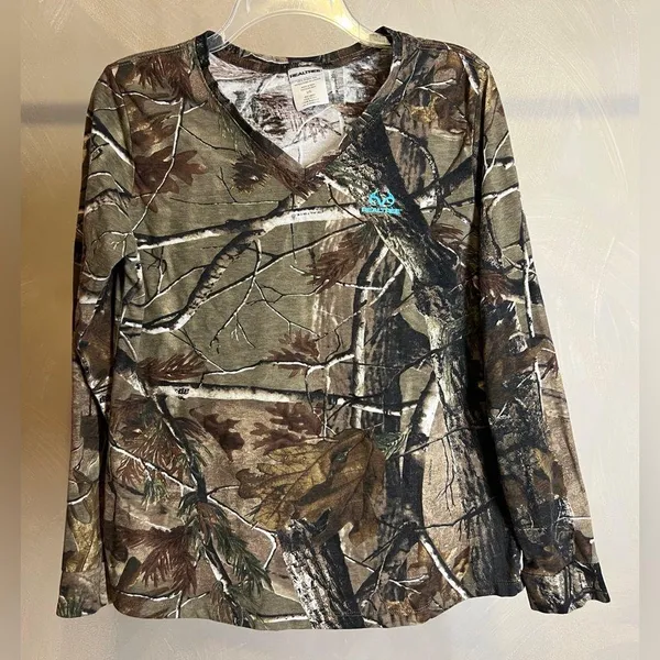 Realtree Women’s Long Sleeve V-Neck Camouflage Outdoor Enthusiast Shirt|Size:L - Image 12