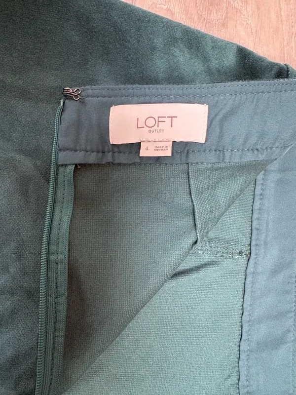Loft Outlet Suede Green Skirt - Image 3