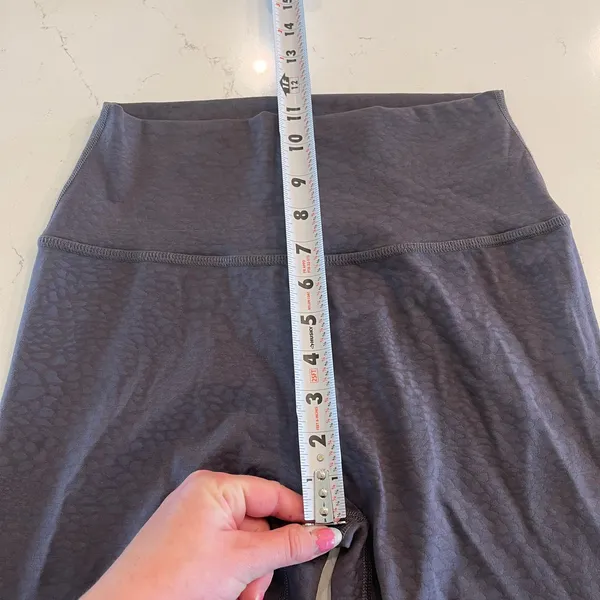 Beyond Yoga High Waisted Midi Leggings in Shadow Grey‎ Size Medium - Image 11