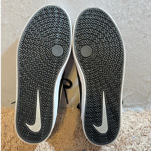 969 |‎ Nike SB Check Solarsoft Canvas Skate Shoes Black White Womens 9 - Image 7