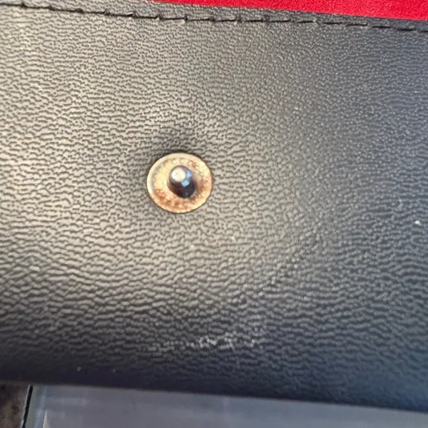Ray-Ban Black Leather Sunglasses Case flaw - Image 6