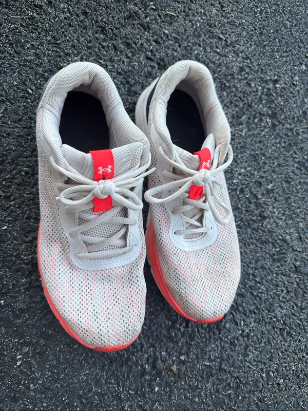 Under Armour Women’s 9.5 Gray Coral Mesh Running - Image 2