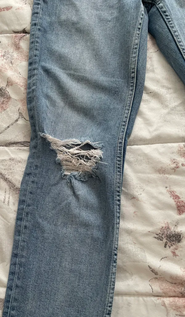 Topshop Moto Distressed Ripped Raw Hem Light Blue Y2K Jeans, size 26x30” - Image 7