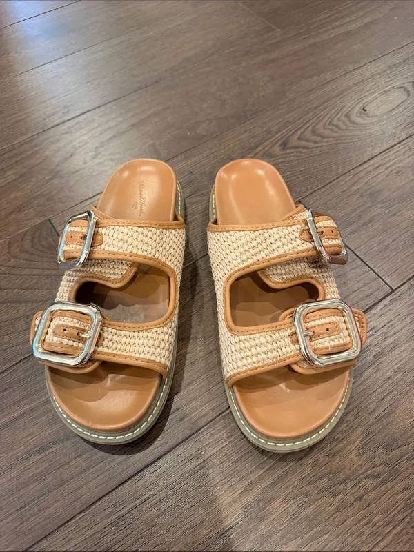 Universal Thread Woven Slide Sandals with Buckle Detail - Tan Size 8 - C72-004 - Image 4