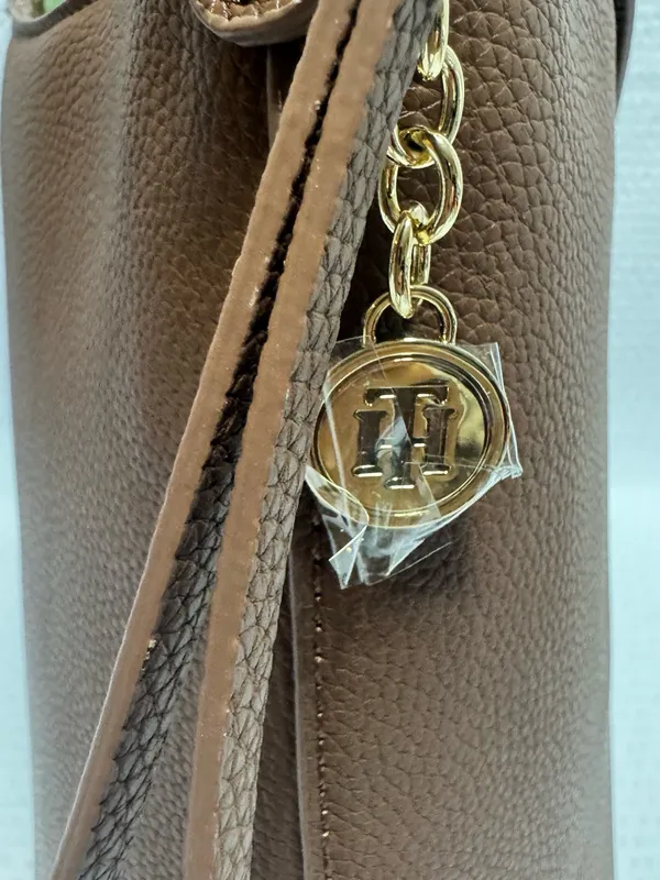 Tommy Hilfiger Women's Brown Leather Shoulder Bag with Gold Logo Accent - Image 11