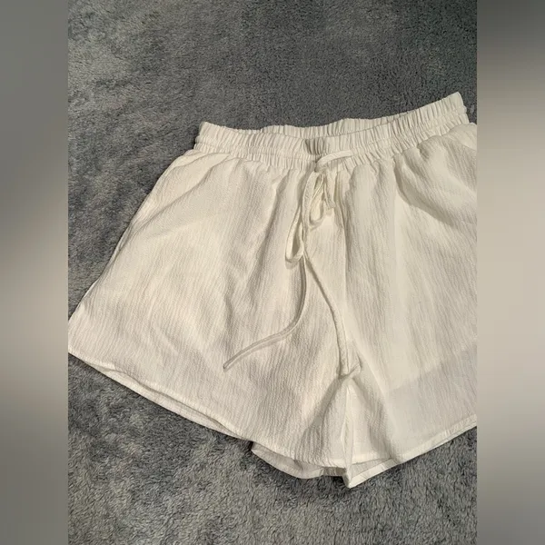 Grey bandit shorts white medium - Image 2