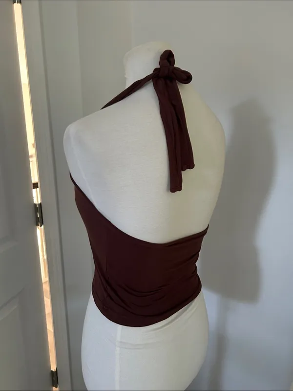 😍 Cutest Simple Brown Racerback Tied Halter Crop Tank - Image 3