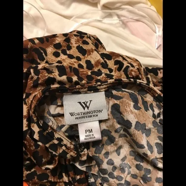 2 for $15 Women’s Worthington top Size MP - Image 6