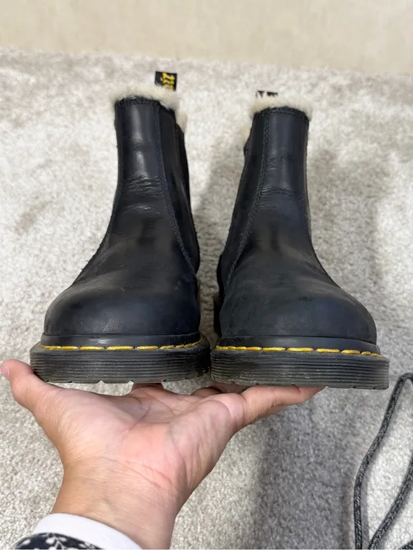 Dr. Martens Women’s 2976 Leonore Faux Fur Lined Chelsea Boots Leather in Black 9 - Image 11