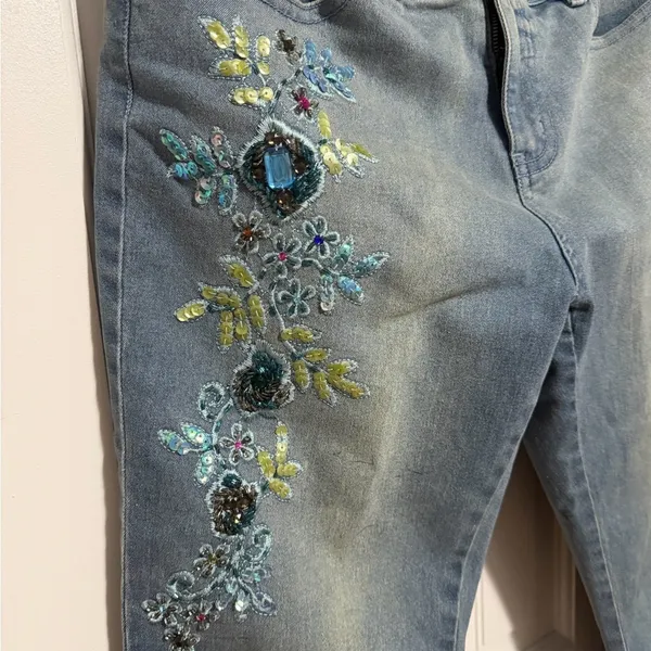 Boston Proper Beaded, Jeweled & Sequin Design Cropped Jeans Size 12. - Image 3